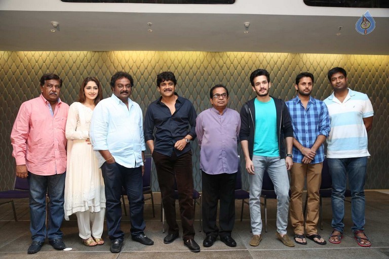 akhil movie,akkineni akhil,nagarjuna,vinayak,nithin  మాది స్టుపిడ్ ఫ్యామిలీ కాదు- అక్కినేని నాగార్జున!